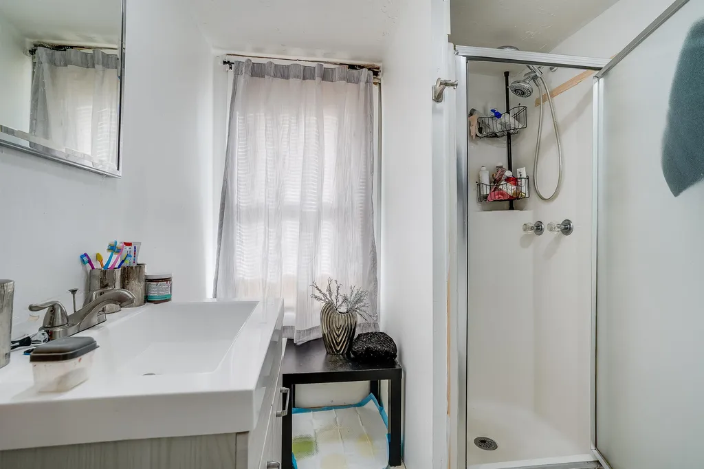 23 Ash Street Nashua NH 03060
