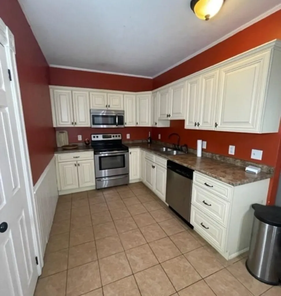 41 W Broadway Street Derry NH 03038