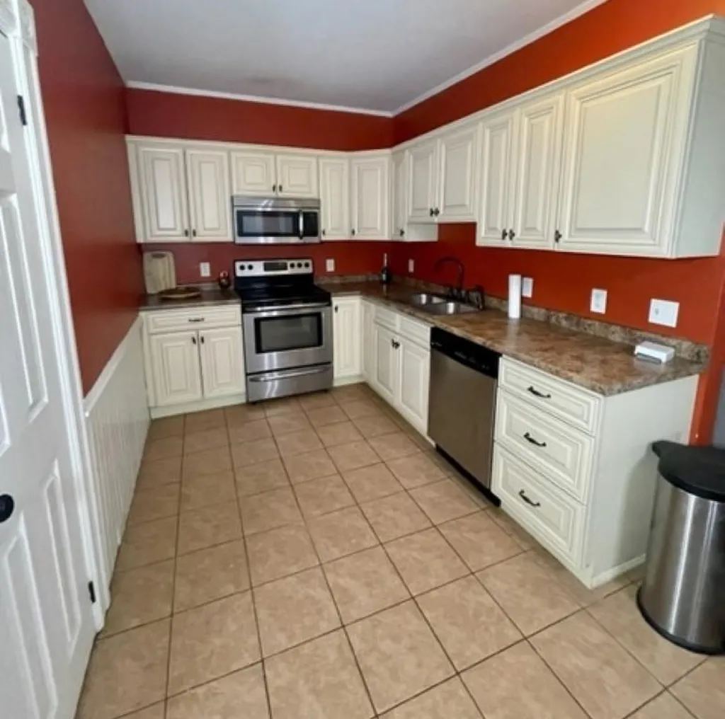 41 W Broadway Street Derry NH 03038