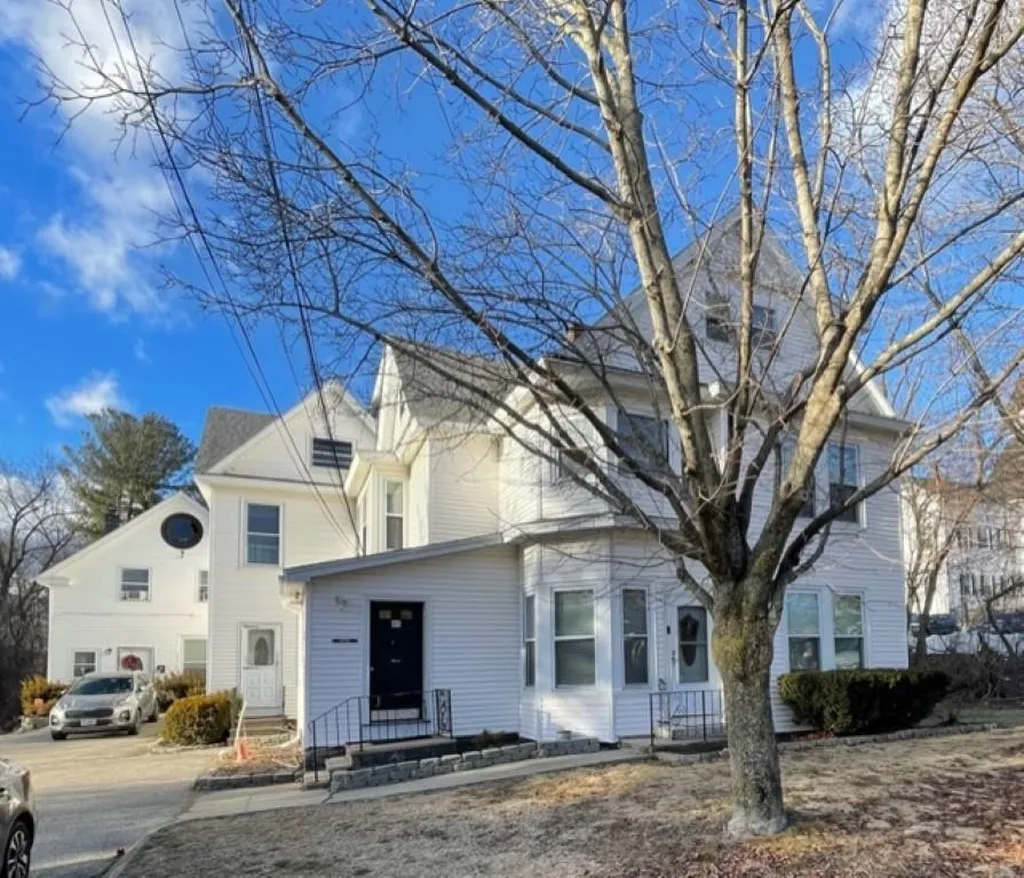 41 W Broadway Street Derry NH 03038