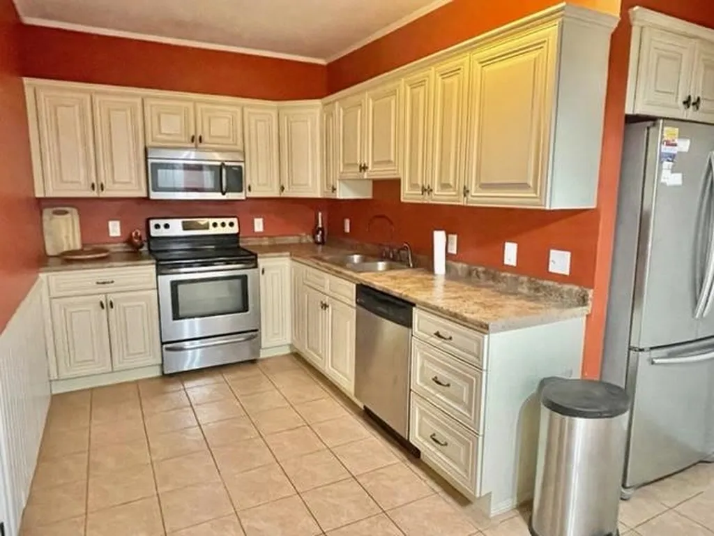 41 W Broadway Street Derry NH 03038