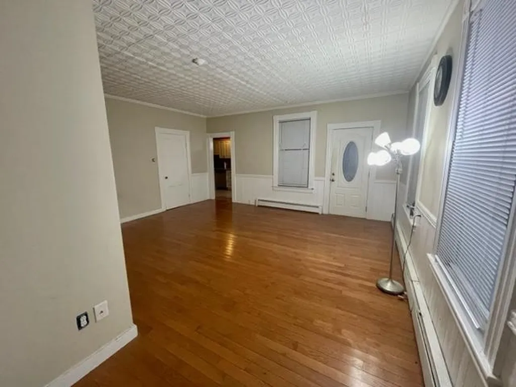 41 W Broadway Street Derry NH 03038