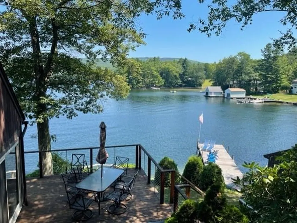 93 Lakewood Manor Road Newbury NH 03255