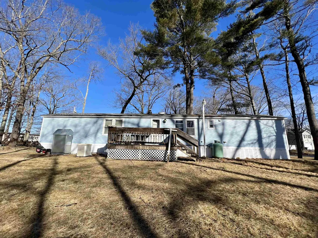 14 Lower Collins Street Seabrook NH 03874