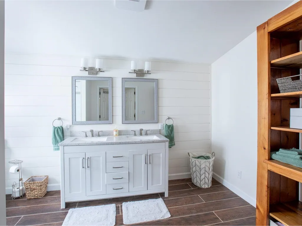 33 Roberts Park West Road Huntington VT 05462