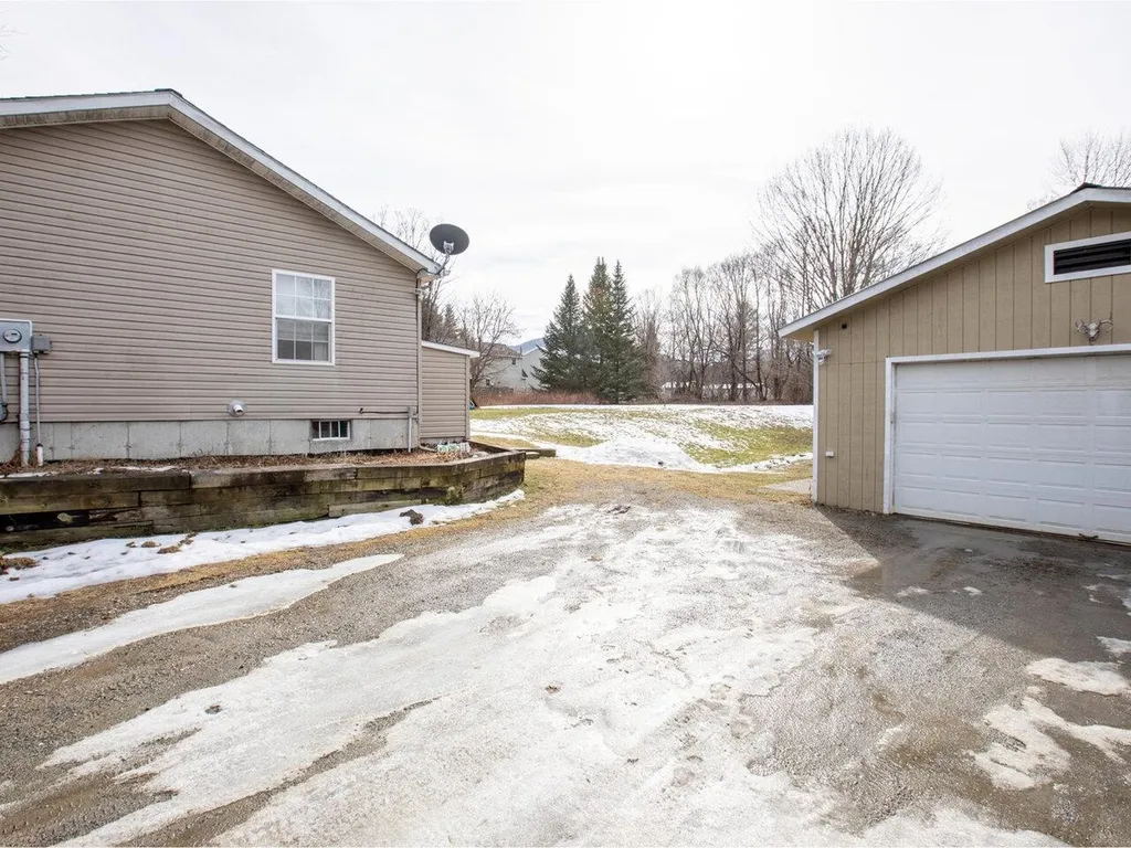 33 Roberts Park West Road Huntington VT 05462