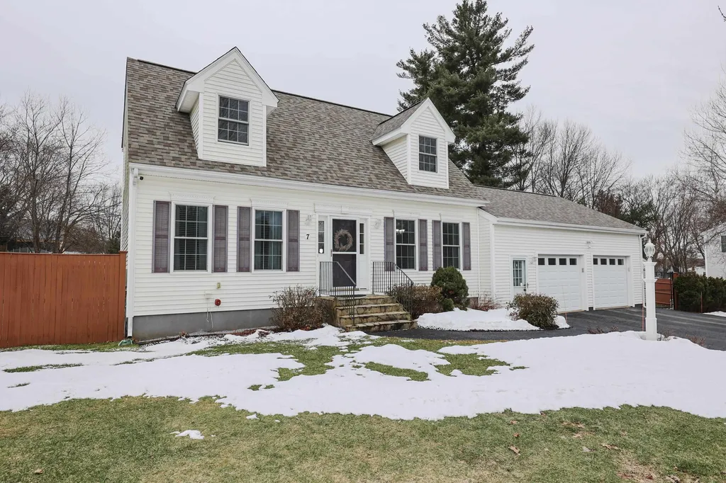 7 Peaslee Drive Pembroke NH 03275