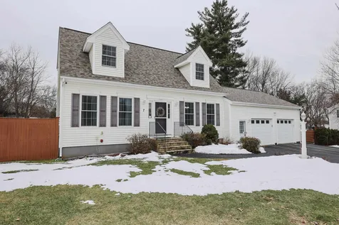 7 Peaslee Drive Pembroke NH 03275