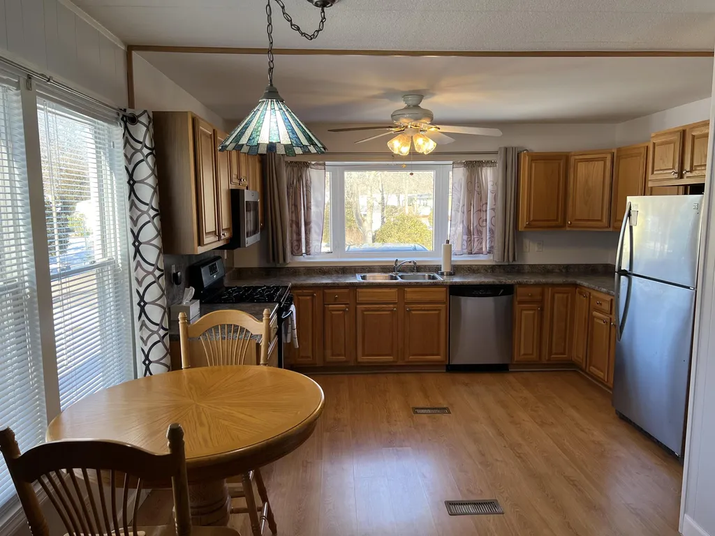 11 Circlefield Drive Nashua NH 03062