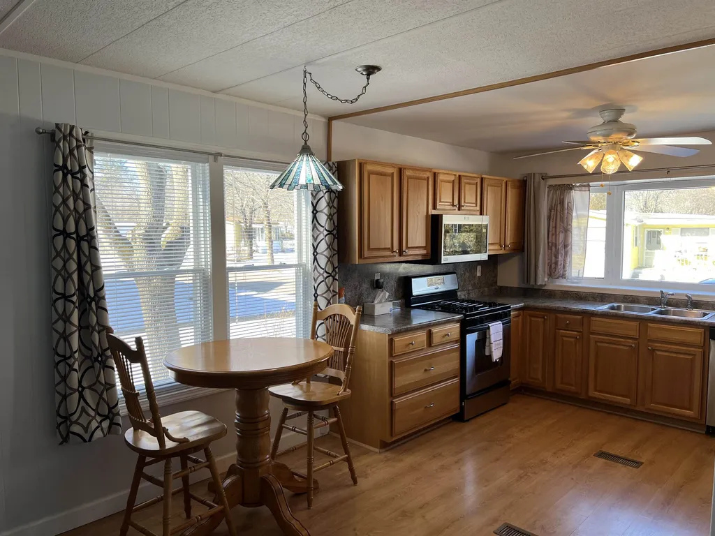 11 Circlefield Drive Nashua NH 03062