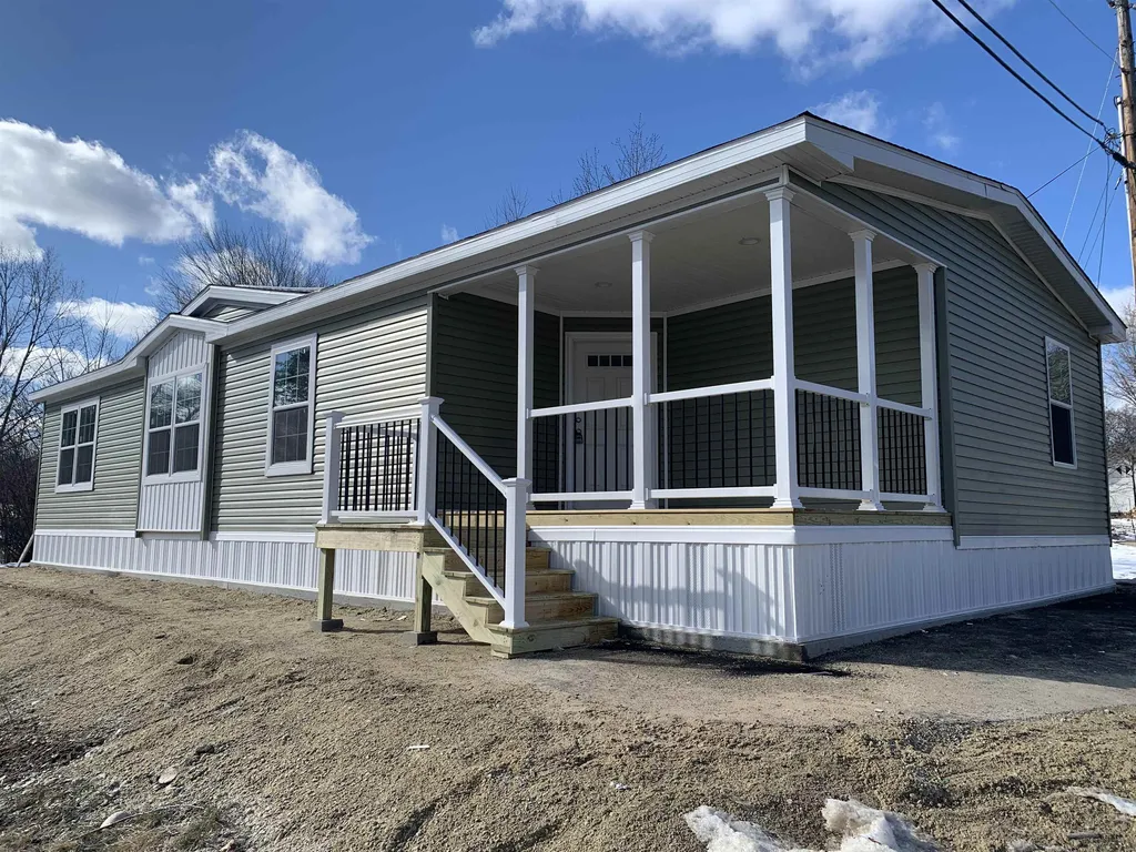 23 Dartmouth Circle Newmarket NH 03857
