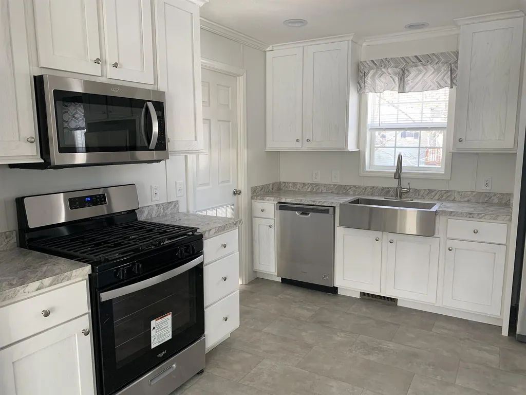23 Dartmouth Circle Newmarket NH 03857