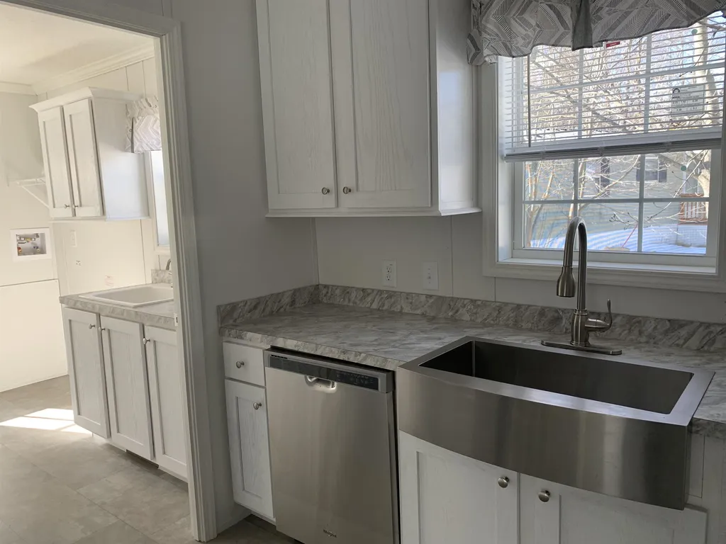 23 Dartmouth Circle Newmarket NH 03857