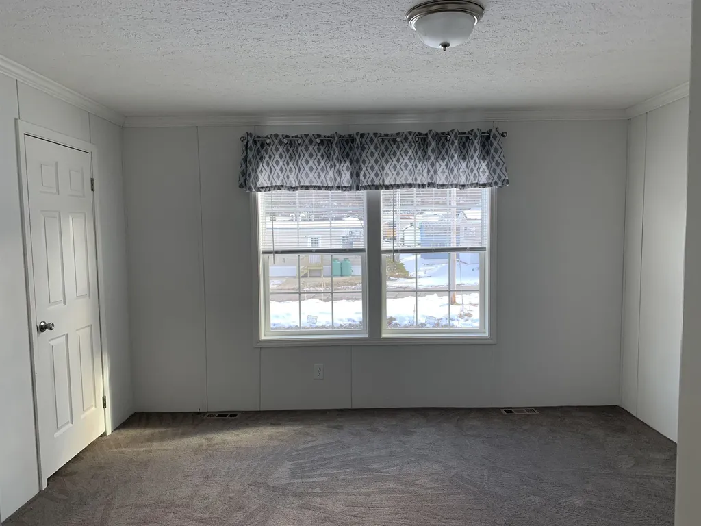 23 Dartmouth Circle Newmarket NH 03857