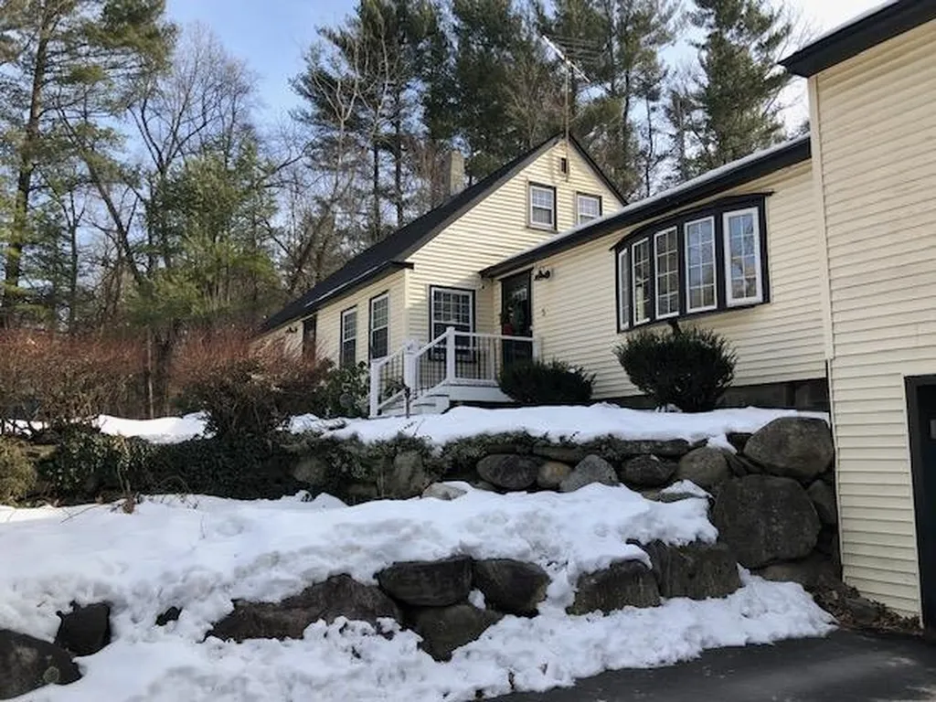 5 Sunset Drive Londonderry NH 03053