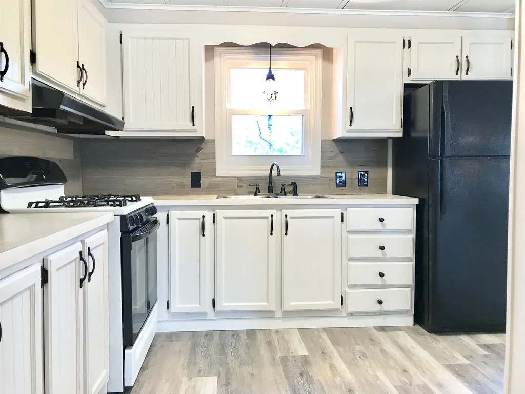 17 Rim Road Danville NH 03819