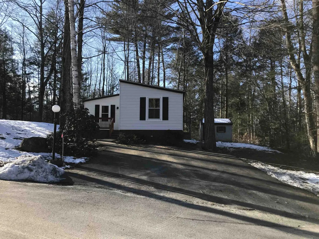 17 Rim Road Danville NH 03819