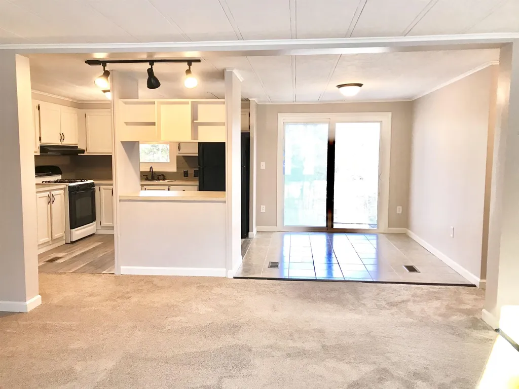 17 Rim Road Danville NH 03819