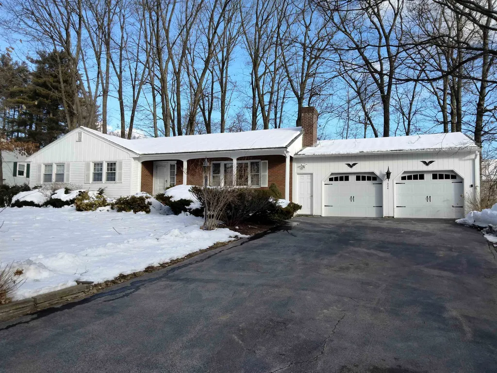 324 Woodcrest Court Manchester NH 03109