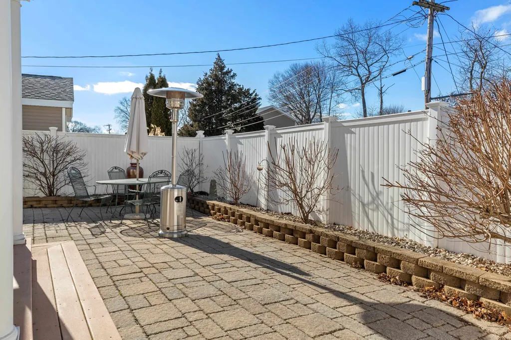 15 Shirley Terrace Hampton NH 03842-2366