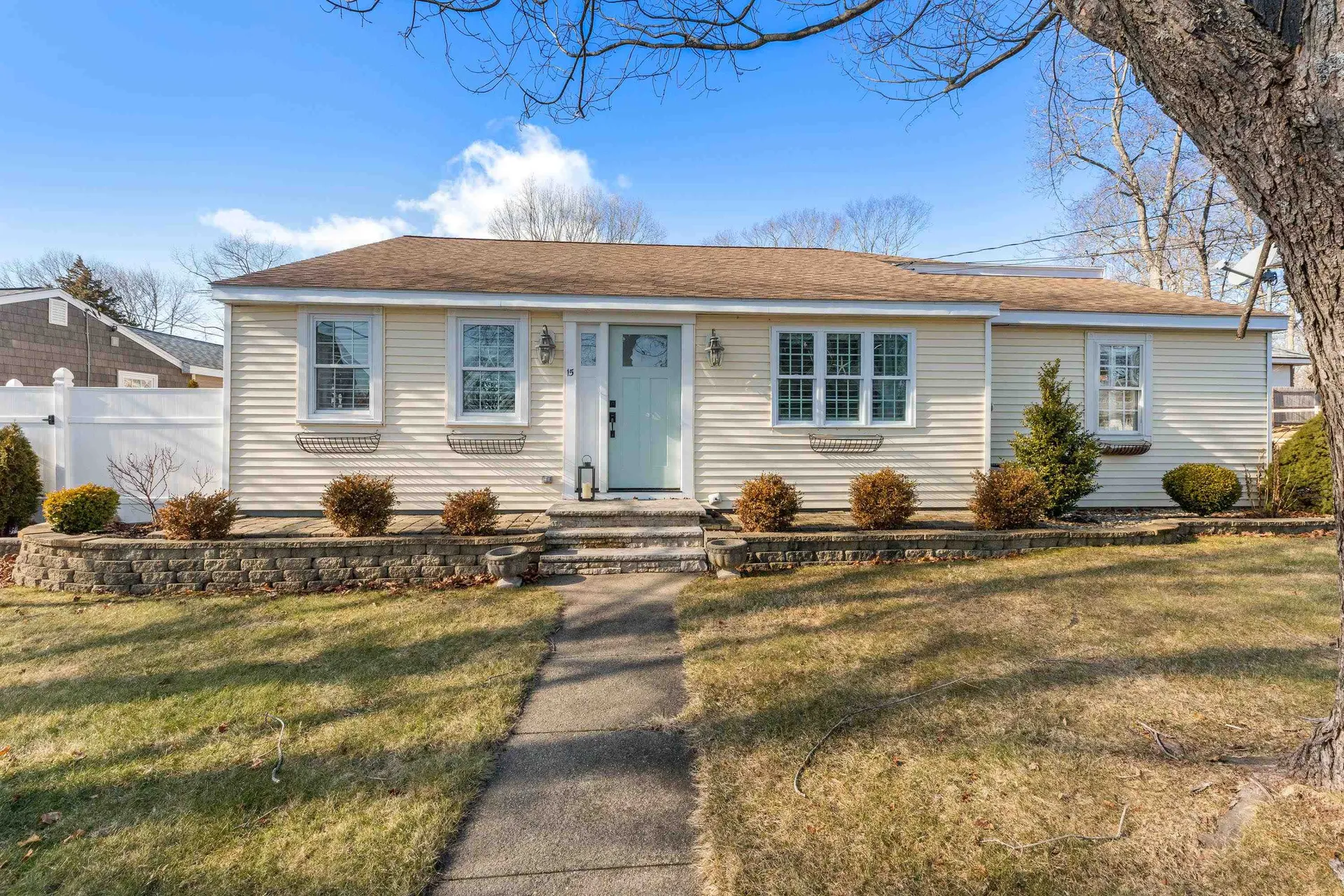 15 Shirley Terrace Hampton NH 03842-2366