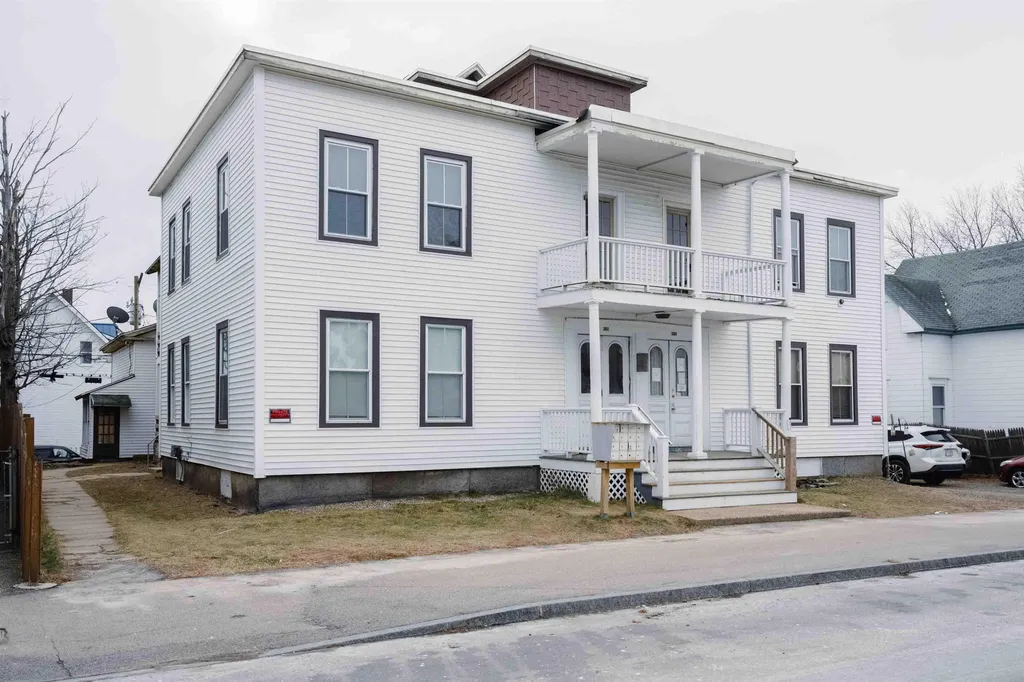 389 Lake Avenue Manchester NH 03103