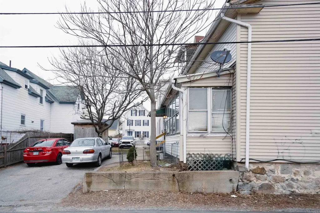 389 Lake Avenue Manchester NH 03103