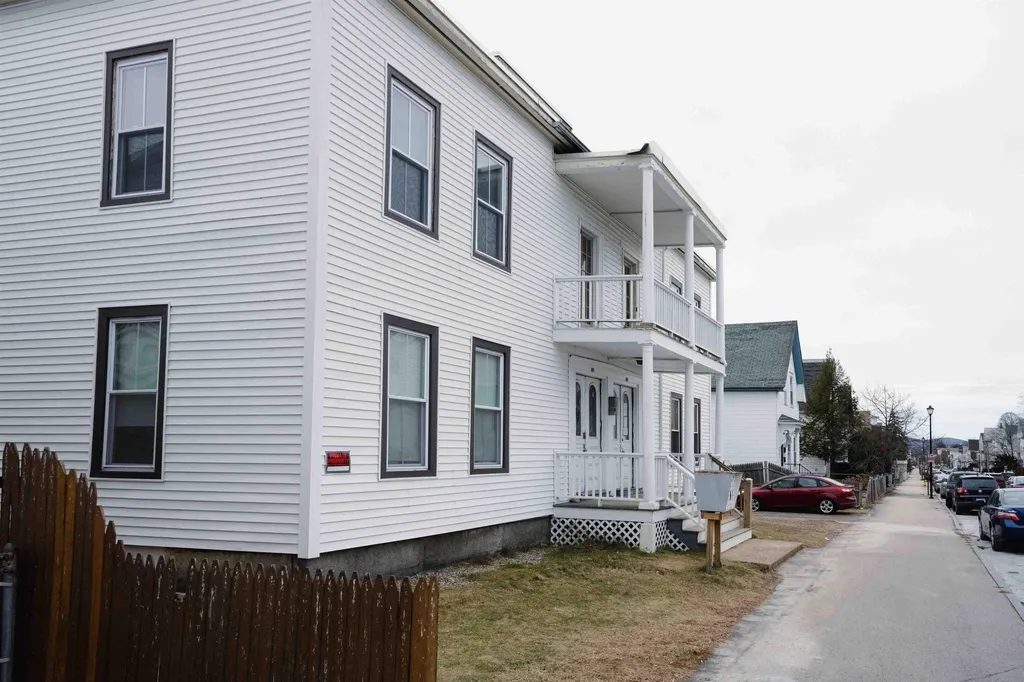 389 Lake Avenue Manchester NH 03103