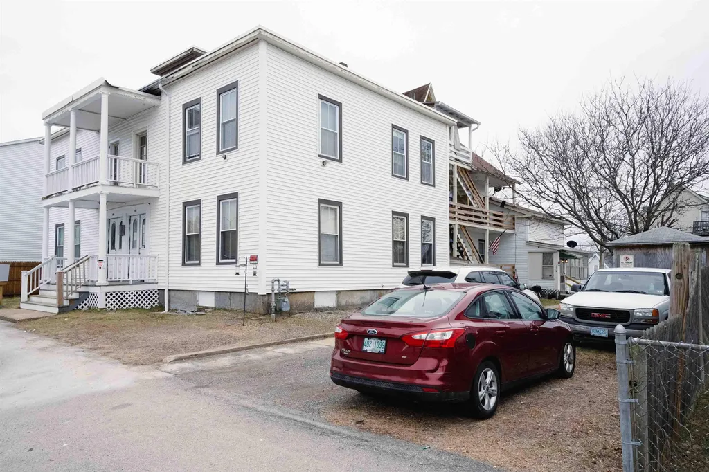 389 Lake Avenue Manchester NH 03103
