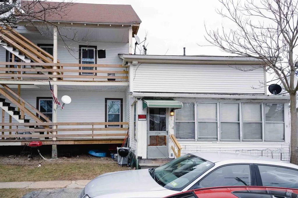 389 Lake Avenue Manchester NH 03103