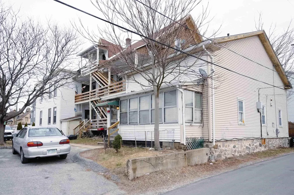 389 Lake Avenue Manchester NH 03103