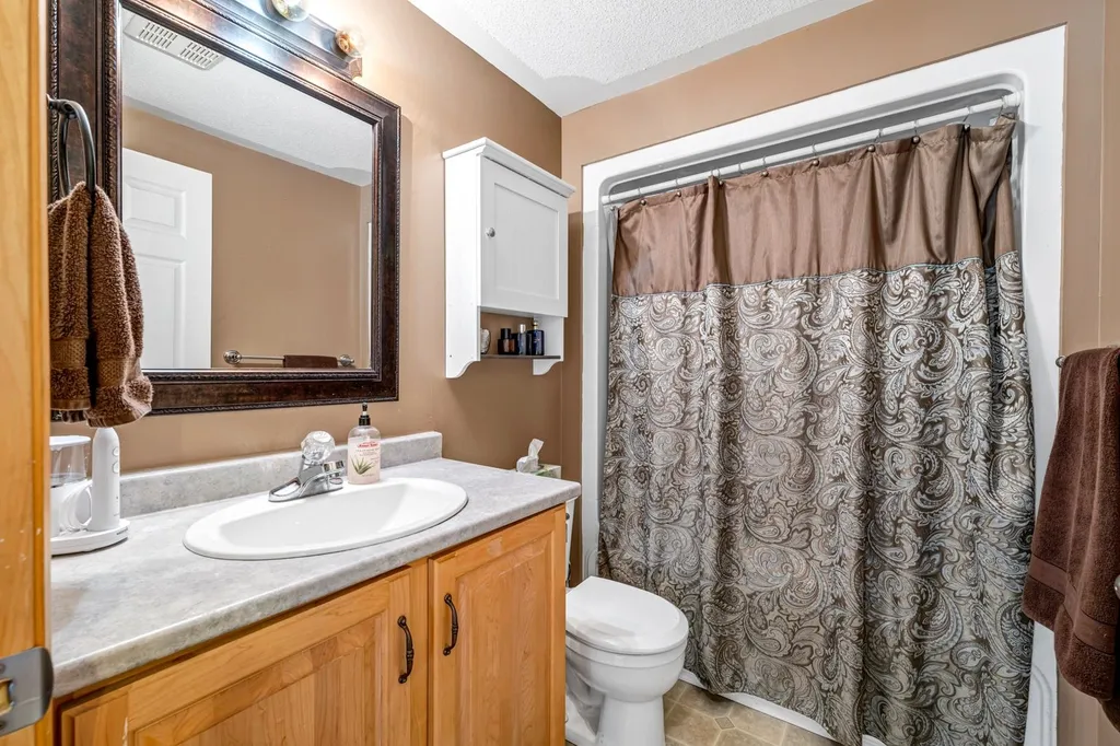 10 Saint Moritz Drive New Durham NH 03855