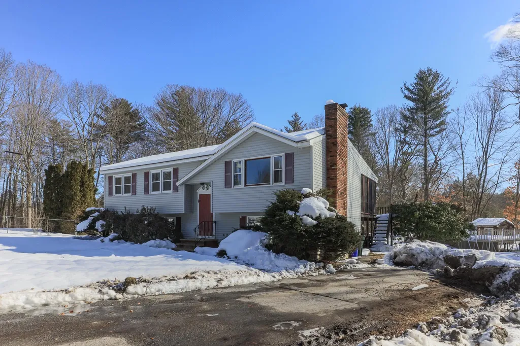 33 Crockett Drive Goffstown NH 03045