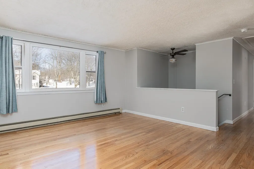 33 Crockett Drive Goffstown NH 03045