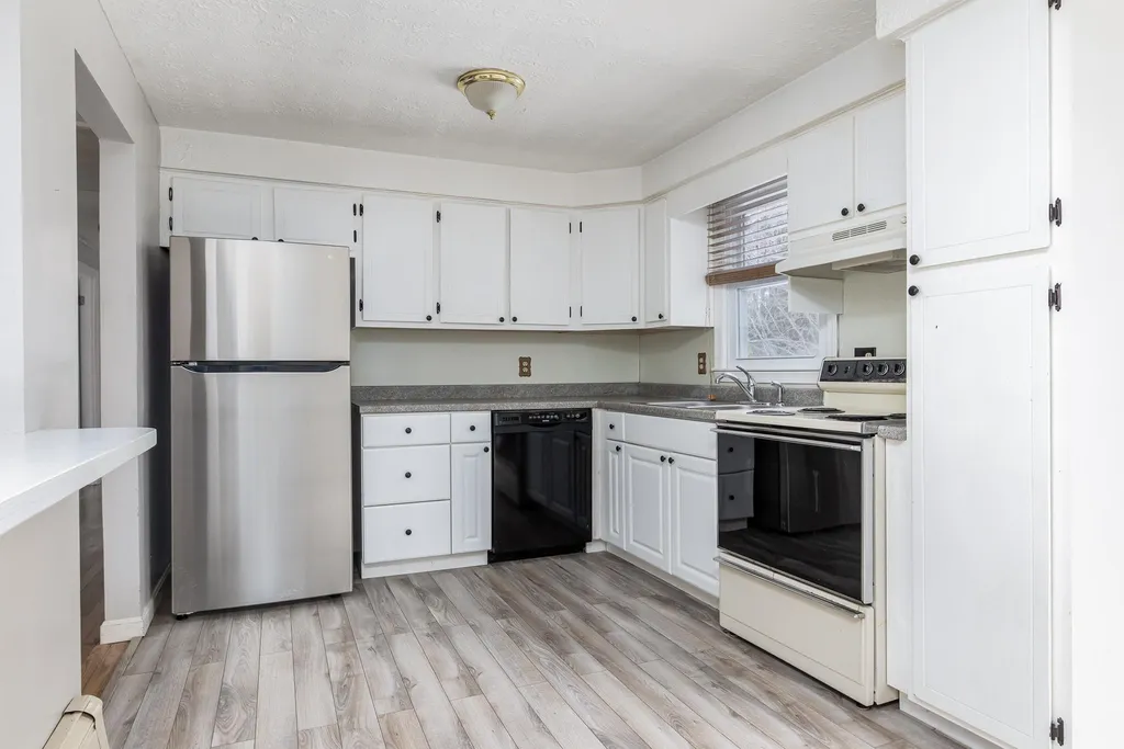 33 Crockett Drive Goffstown NH 03045