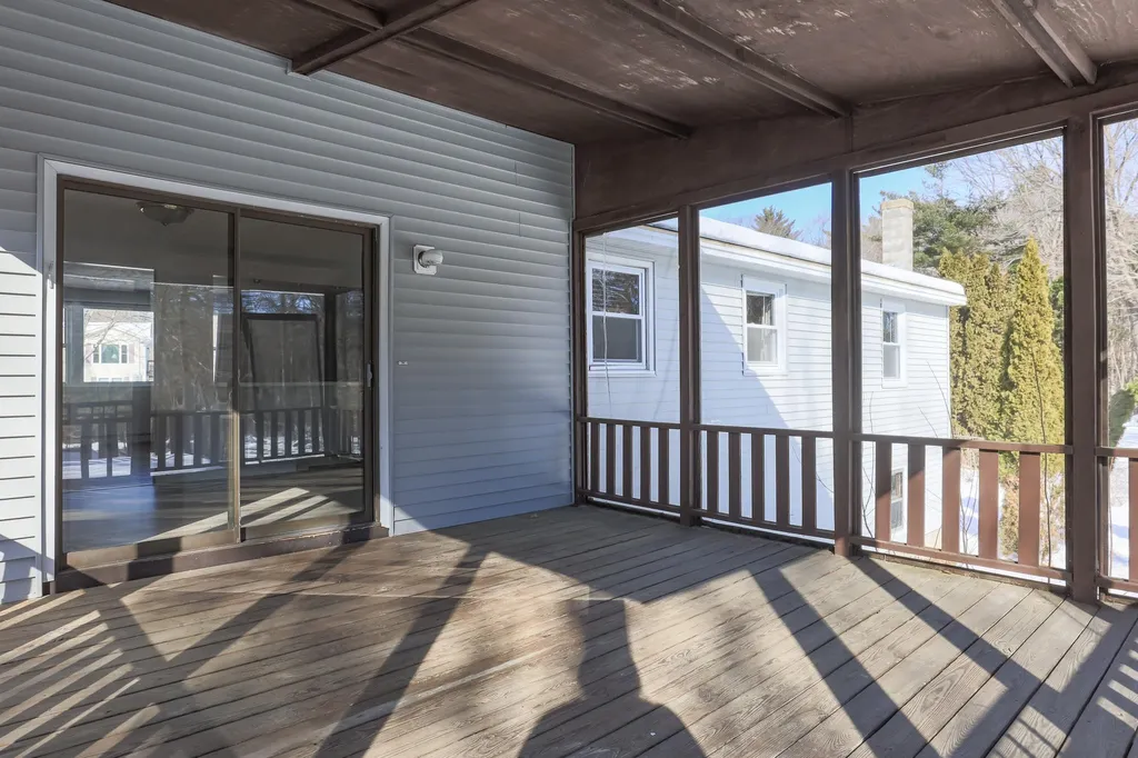 33 Crockett Drive Goffstown NH 03045