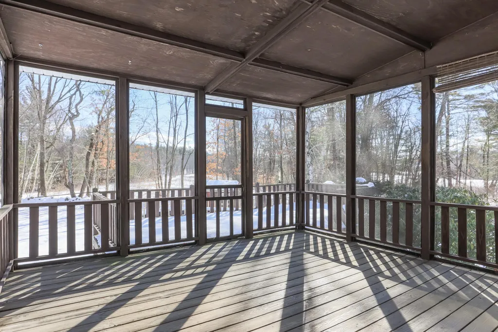 33 Crockett Drive Goffstown NH 03045