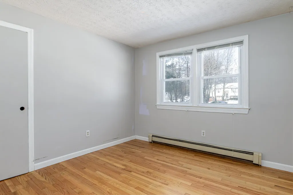 33 Crockett Drive Goffstown NH 03045