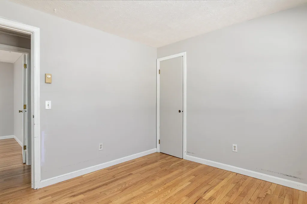 33 Crockett Drive Goffstown NH 03045