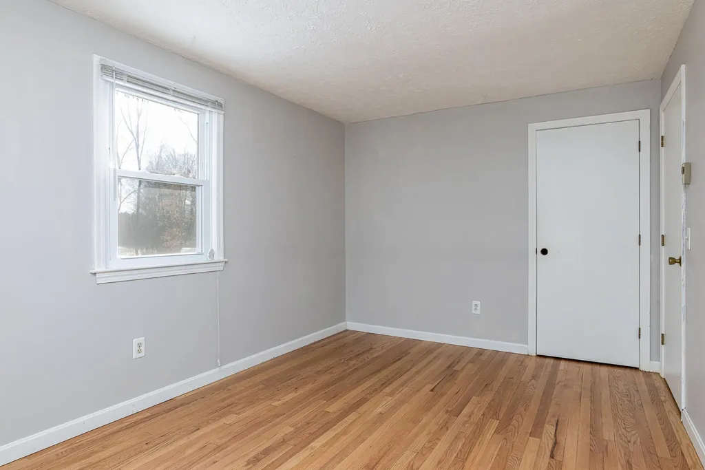 33 Crockett Drive Goffstown NH 03045