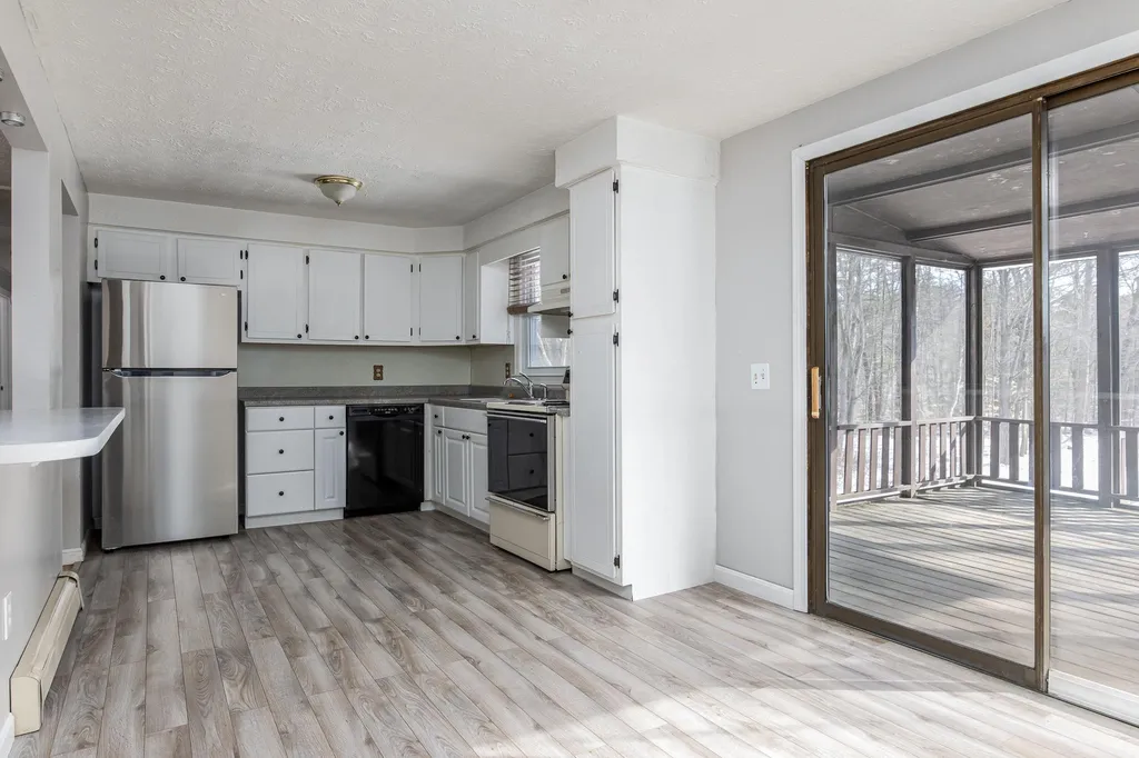 33 Crockett Drive Goffstown NH 03045