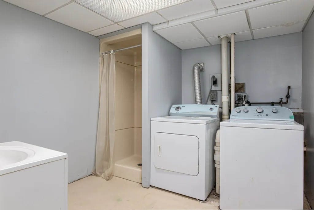 33 Crockett Drive Goffstown NH 03045