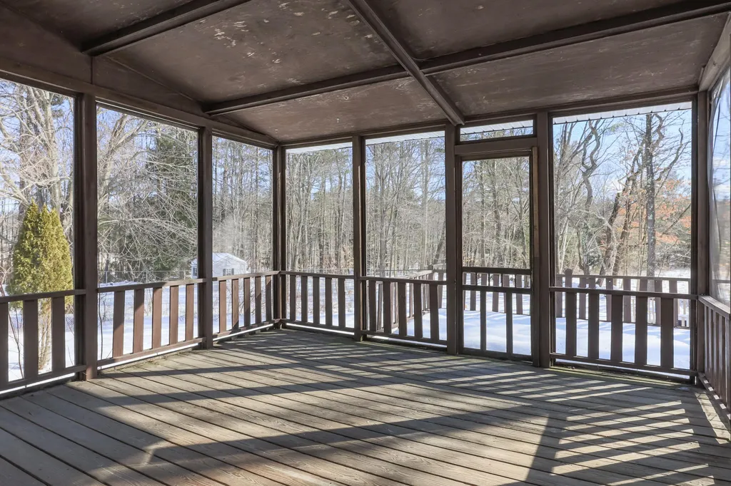 33 Crockett Drive Goffstown NH 03045