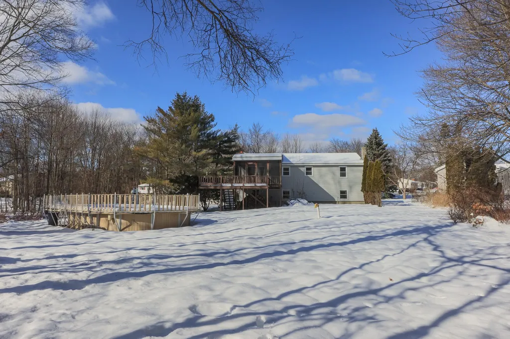33 Crockett Drive Goffstown NH 03045