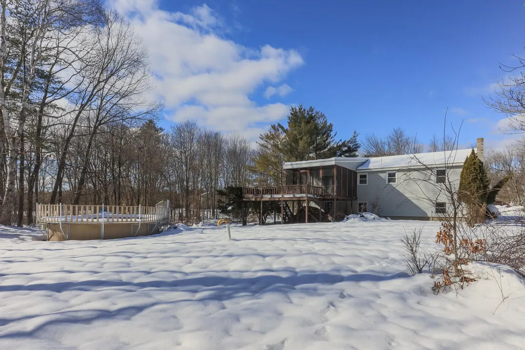 33 Crockett Drive Goffstown NH 03045