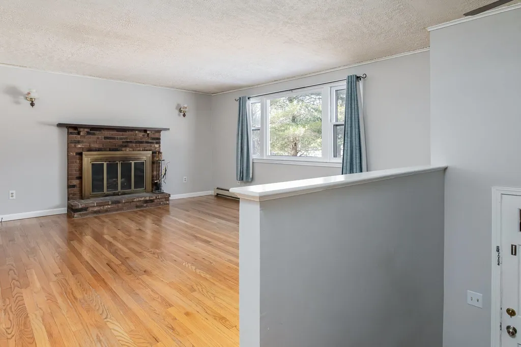 33 Crockett Drive Goffstown NH 03045