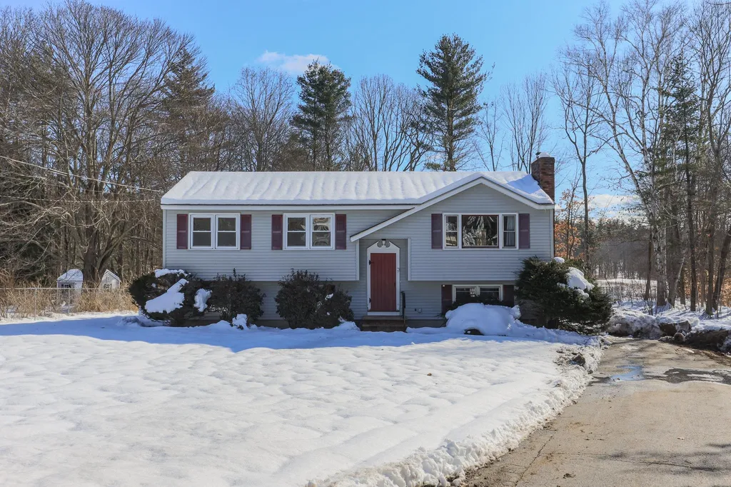 33 Crockett Drive Goffstown NH 03045