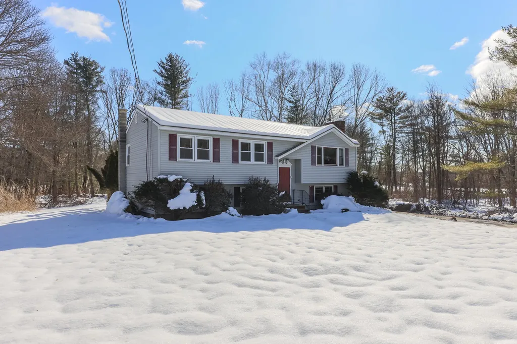 33 Crockett Drive Goffstown NH 03045