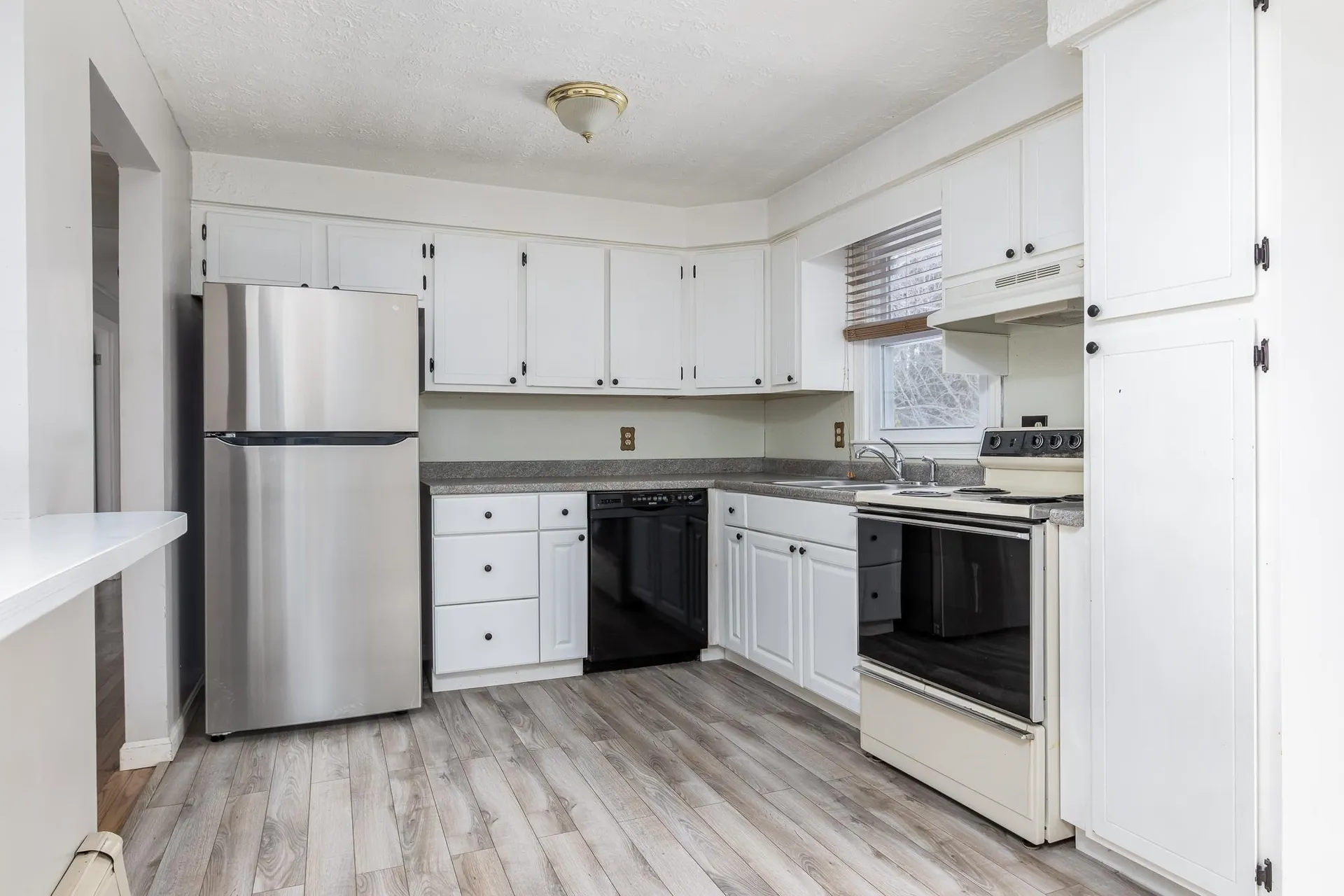 33 Crockett Drive Goffstown NH 03045