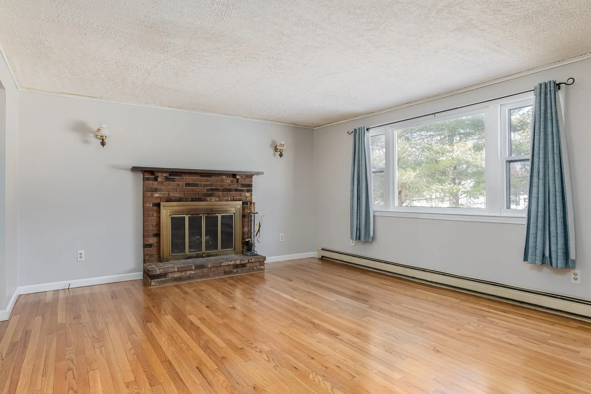 33 Crockett Drive Goffstown NH 03045